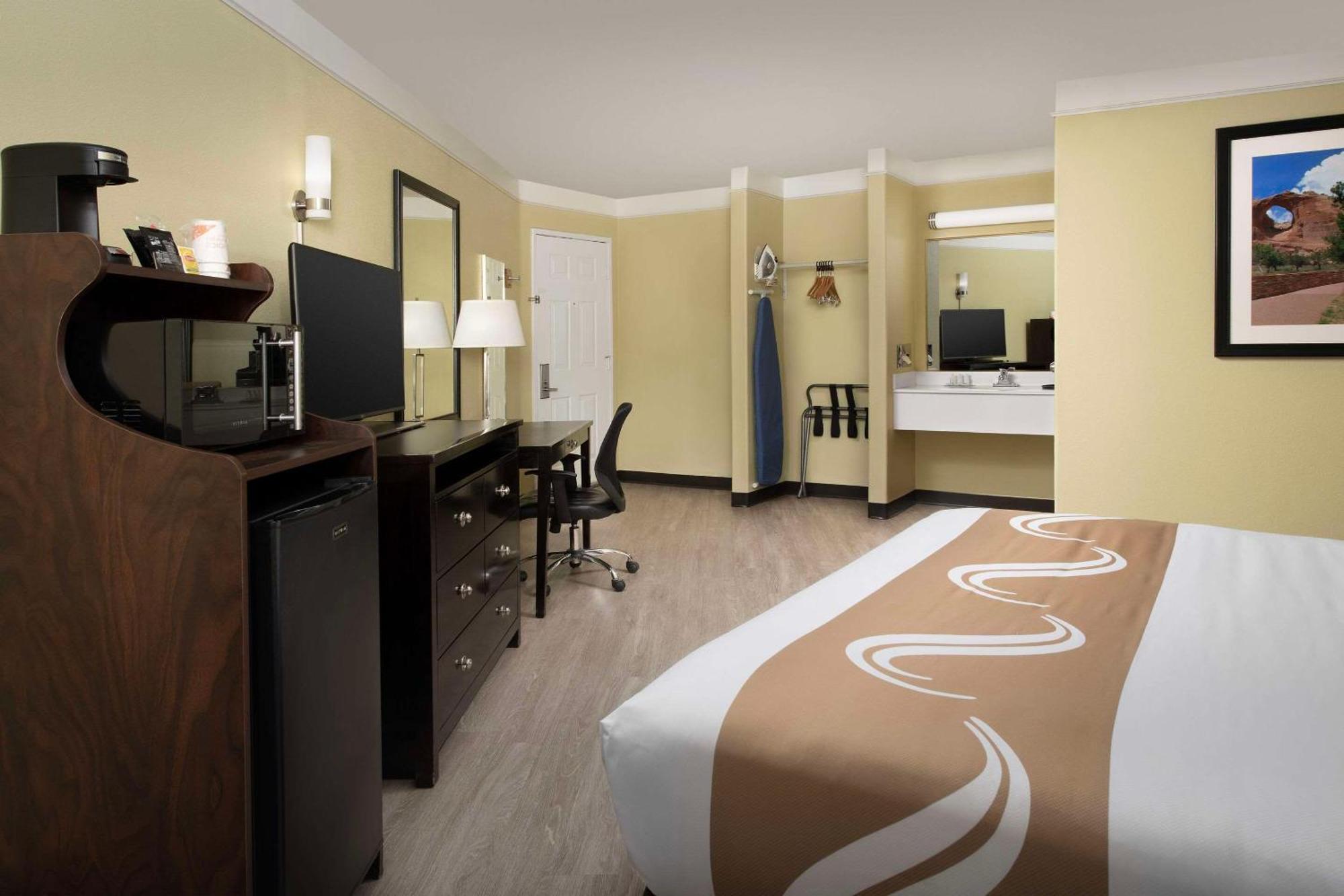 Quality Inn & Suites Gallup I-40 Exit 20 Zewnętrze zdjęcie